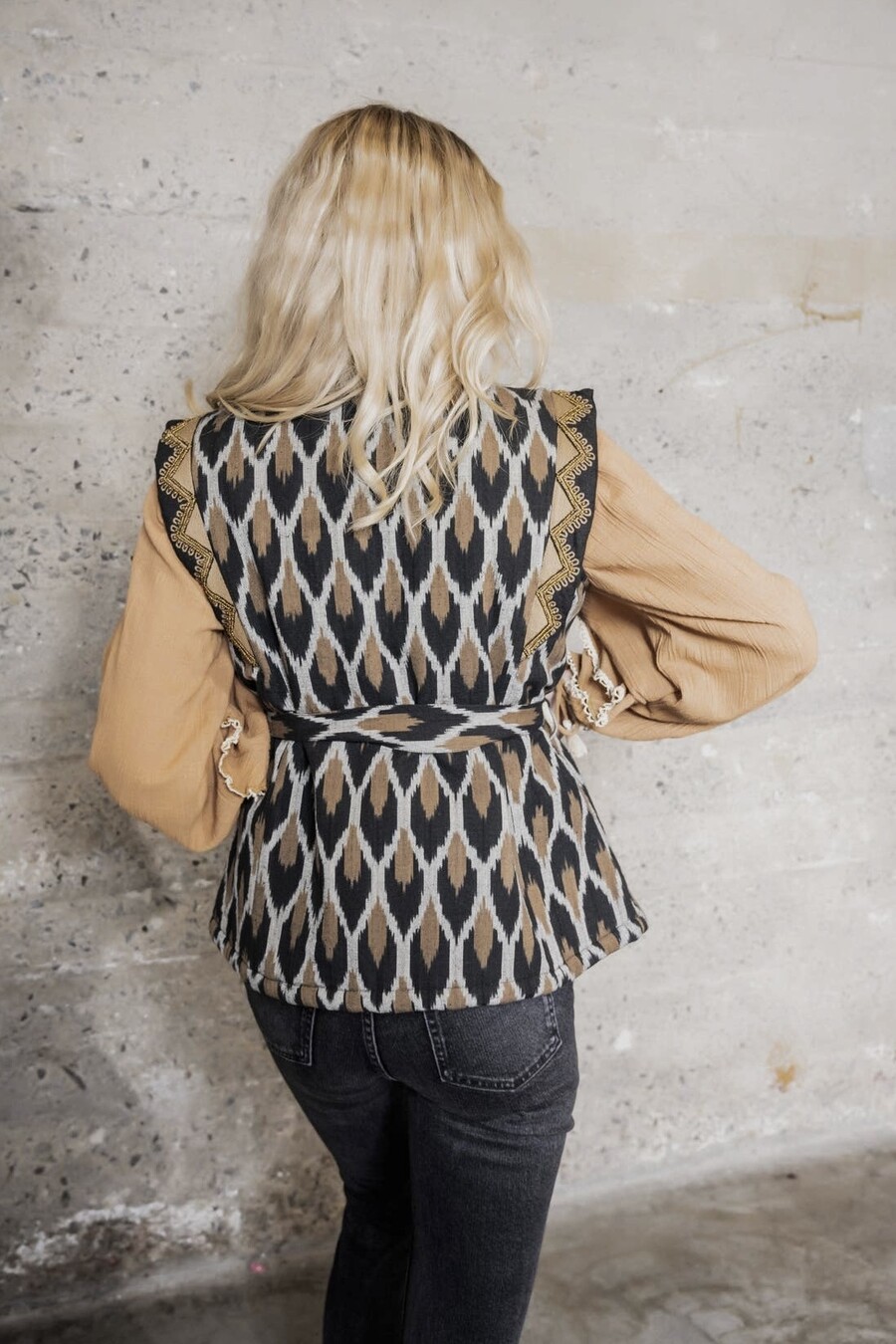 Van €142 naar €50! 🏷️ Bella Boho vest - zwart - grijs - mosterd - Piti Cuiti 