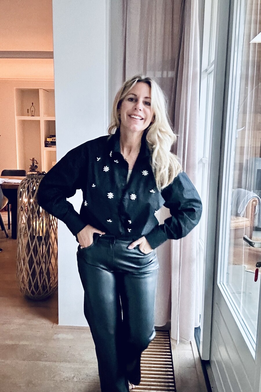 Van €69 naar €25! 🏷️  Blouse met strass applicaties