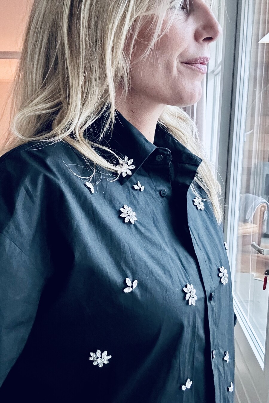 Van €69 naar €25! 🏷️  Blouse met strass applicaties