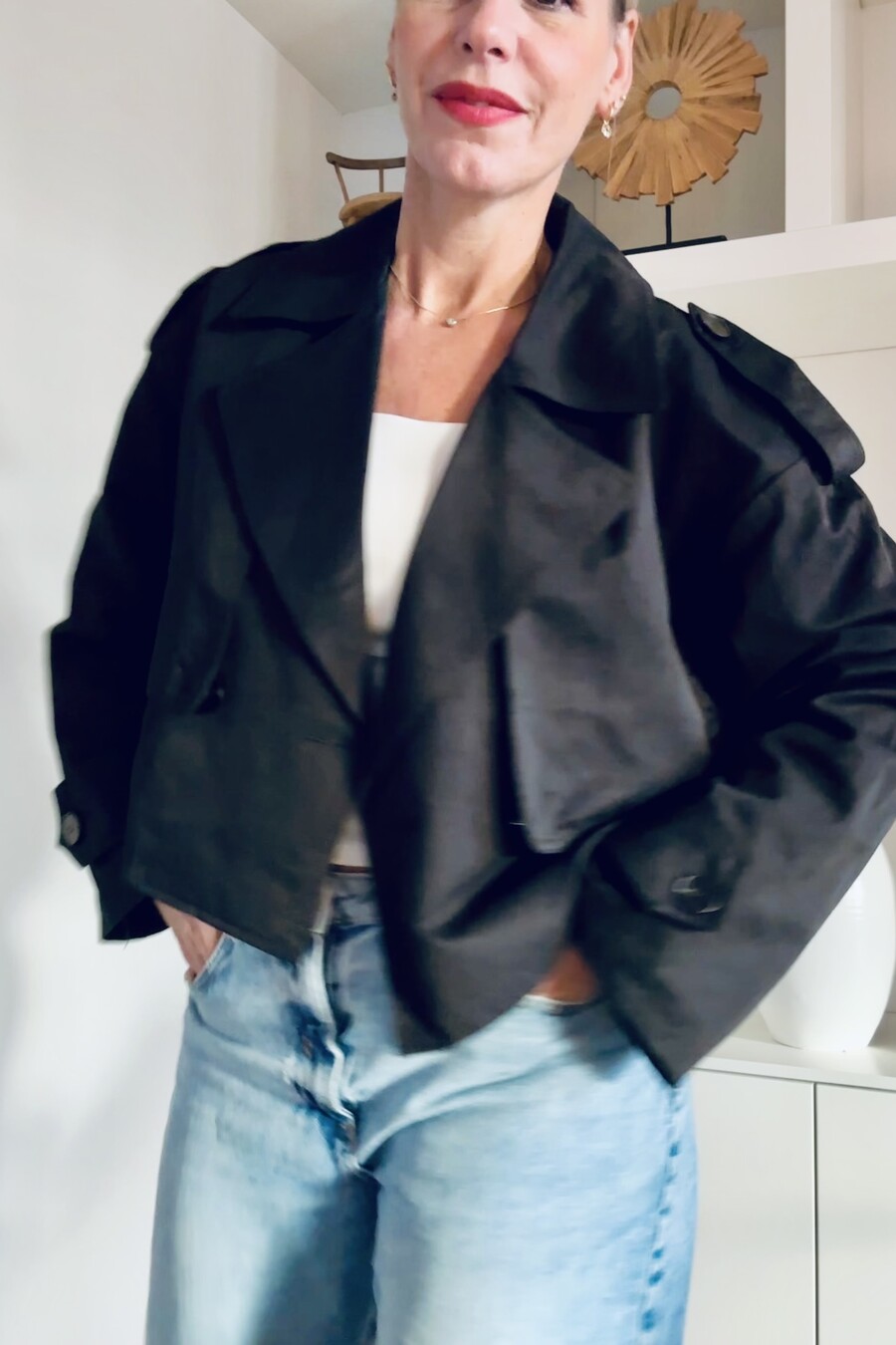 SOLD OUT ! Van €39 naar €25! 🏷️  Cropped trenchcoat zwart