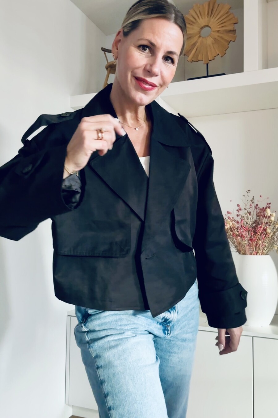 SOLD OUT ! Van €39 naar €25! 🏷️  Cropped trenchcoat zwart